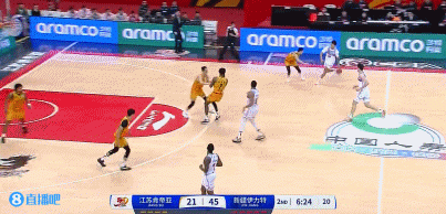 花了!赵睿突破吸引两人&助攻阿不都轻松上空篮 分差来到26分!