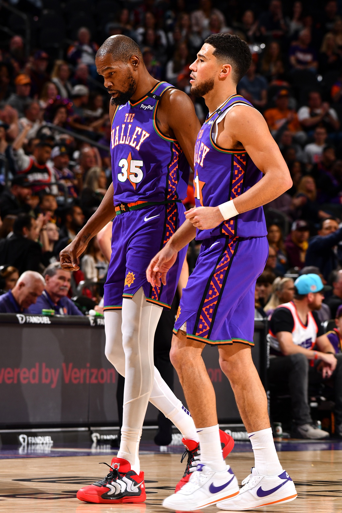 杜兰特:布克是全明星/MVP/名人堂级别球员 他不需要全明星的认可